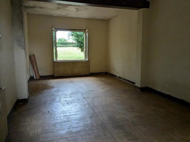 Maison et grand terrain à vendre à Etagnac!