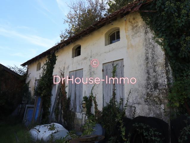 Maison et grange à rénover sur une parcelle de 923 m²