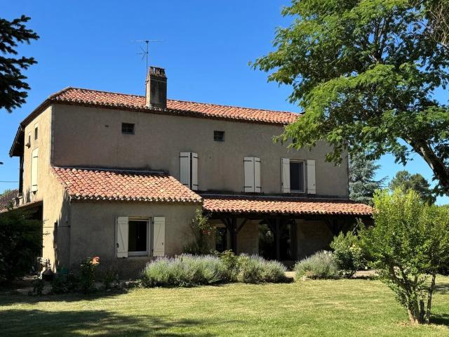 Maison et grange sur terrain de plus 6000 m² 139m² Anglars Juillac