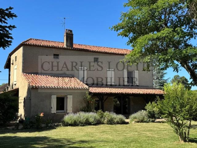 Maison et grange sur terrain de plus 6000 m²
