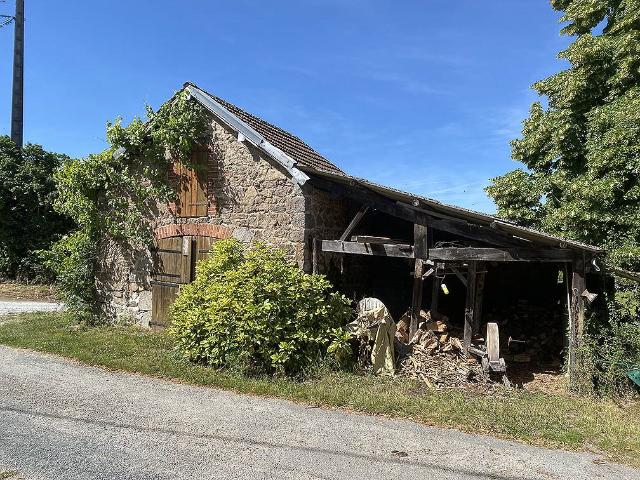 Maison et grange sur grand terrain 102m² Auzances