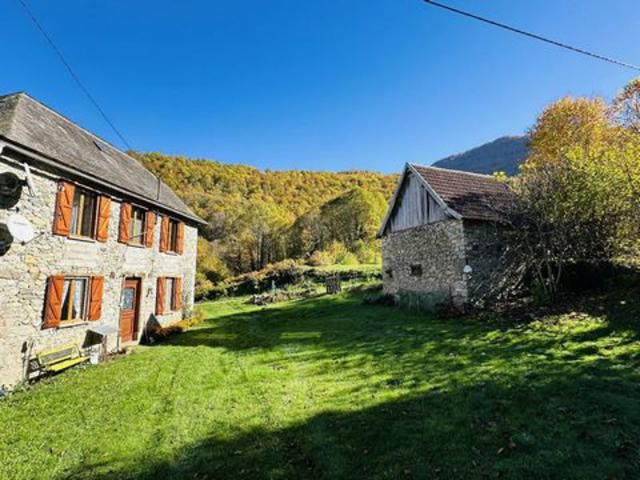 Maison et dendances,Au pied du Valliers 09800