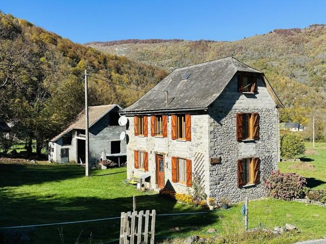 Maison et dépendances,Au pied du Valier 09800. 95m² Uchentein