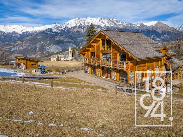 Chalet et maisonnette T9 à vendre Enchastrayes 04 04400 | 338.59 m² | terrasses, jardin