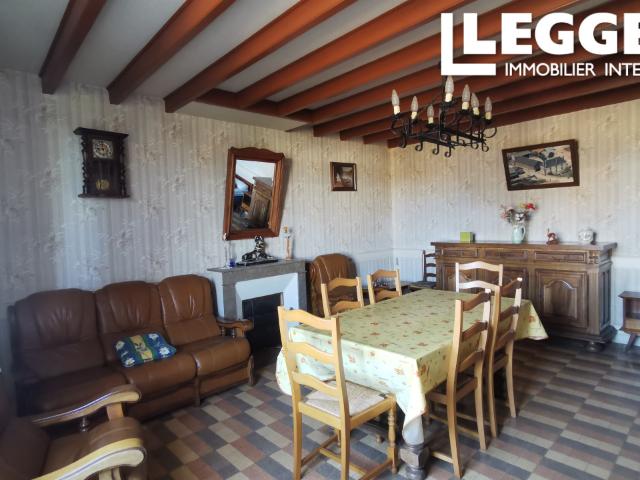 Maison et son corps de ferme de 1890 dans un paisible village des Deux Sevres