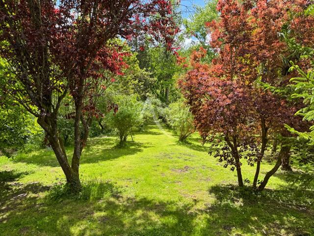 MAISON ET SON PARC ARBORÉ DANS LA VALLEE DE LA JUINE