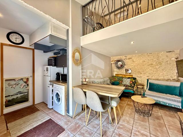 MAISON ET STUDIO LOCATIF SUPERBE CHARENTAISE AVEC PIERRES APPARENTES