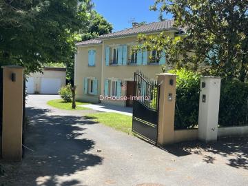 Maison exclusive avec piscine à Saint Cyr au Mont d'Or!