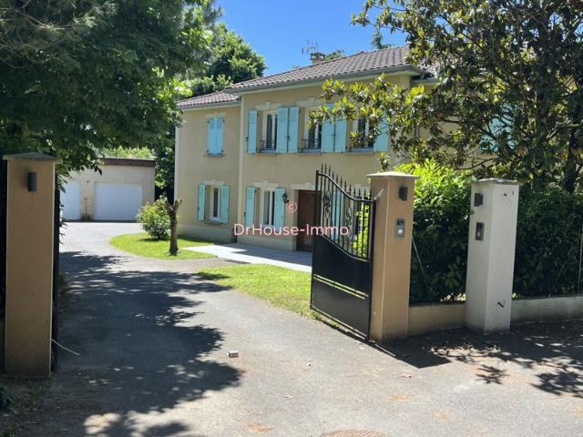Maison exclusive avec piscine à Saint Cyr au Mont d'Or!