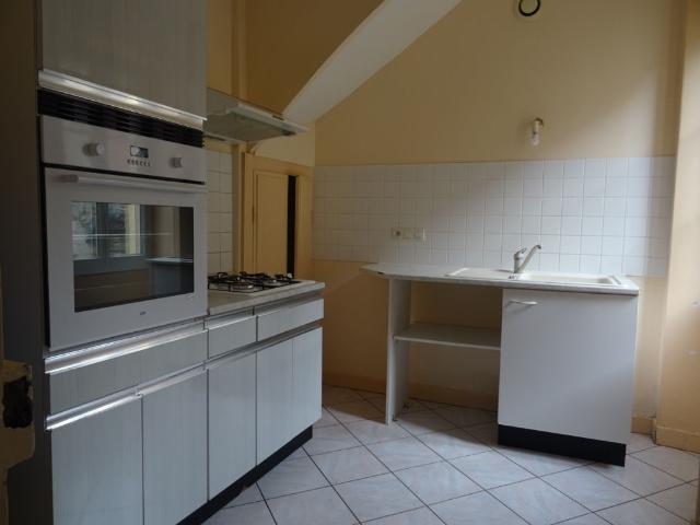 maison f3 avec bureau garage et cour