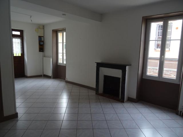 maison f3 avec bureau garage et cour