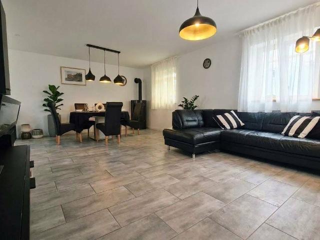 Maison F4 entièrement rénovée et équipée avec garage