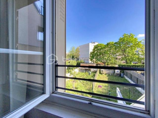Maison F7 située à Villeparisis avec 1 pièce en sous sol, 3 salles de bain, 1 jardin et 1 terrasse