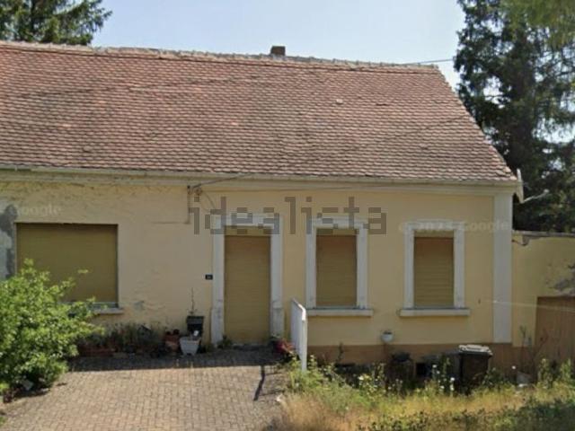Maison, Folkling