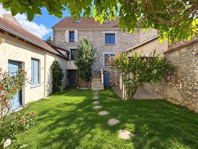 Maison, Follainville Dennemont