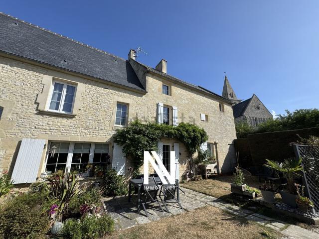 Maison, Fontaine Henry
