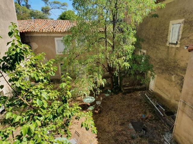 Maison, Fontès