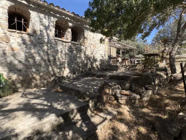 Maison, Fontjoncouse
