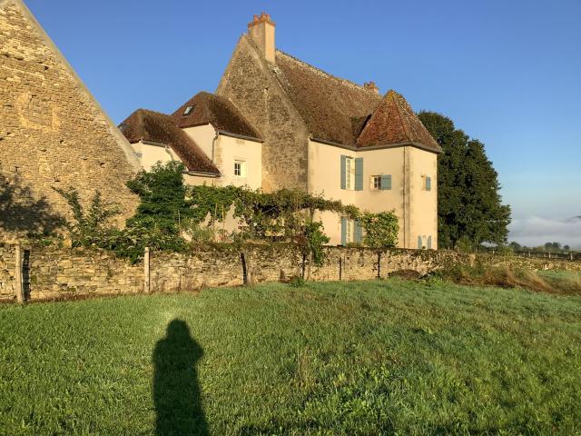 Maison Forte de 1585 avec sa tour, gîte et une très belle vue sur la campagne, proche Clamecy