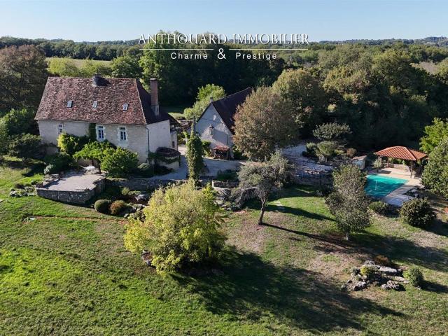 Maison forte du XVème, 2 gîtes et piscine 350m² Coulaures