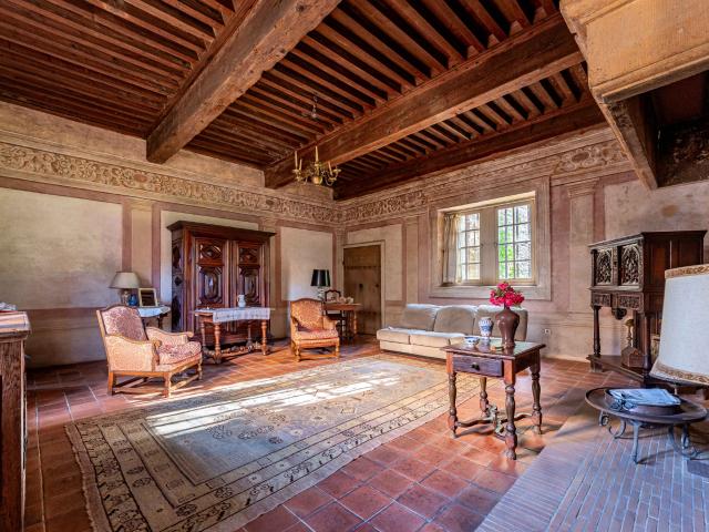 Maison Forte, Manoir d'exception au coeur du Beaujolais 350m2