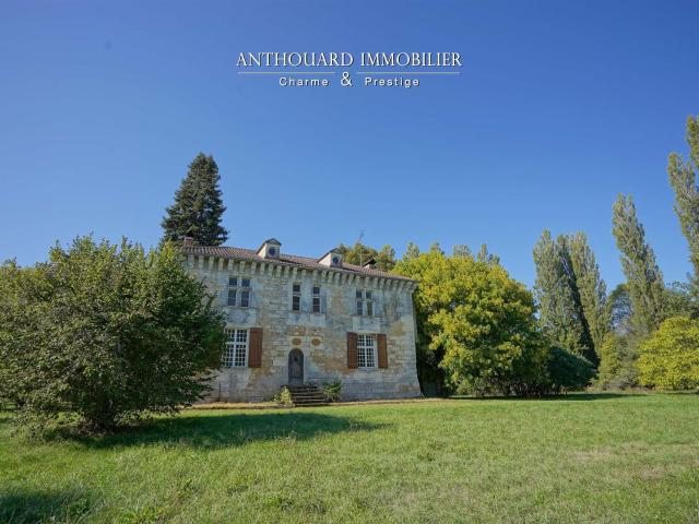 Maison forte sur un parc de 3,4ha 350m² Vergt