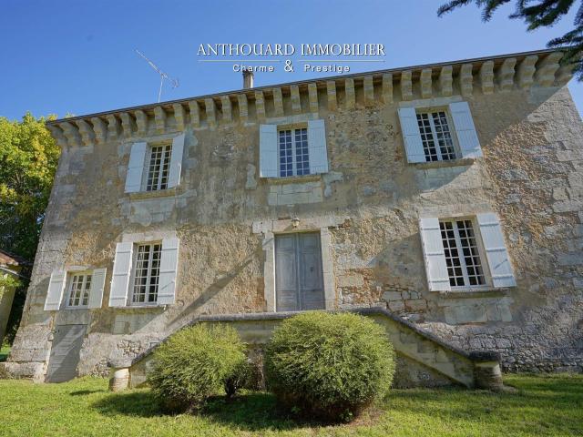 Maison forte sur un parc de 3,4ha 350m² Vergt