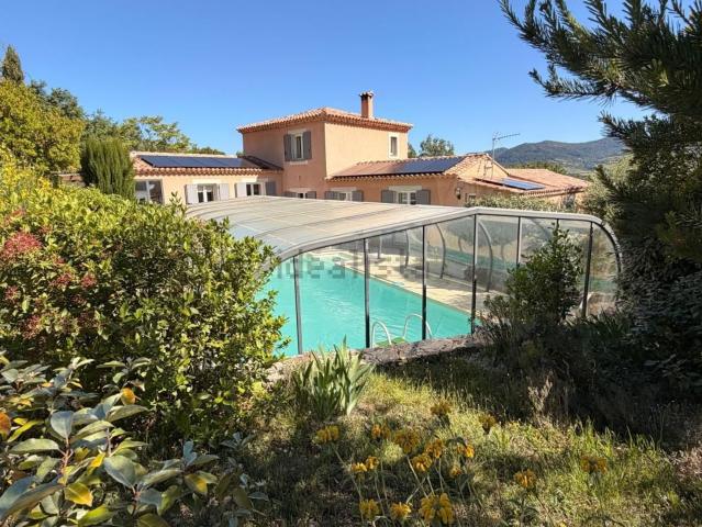 Maison, Faucon