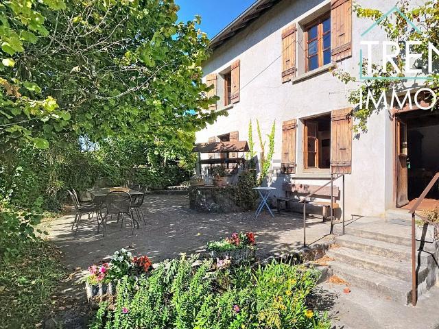 Maison, Faverges de la Tour