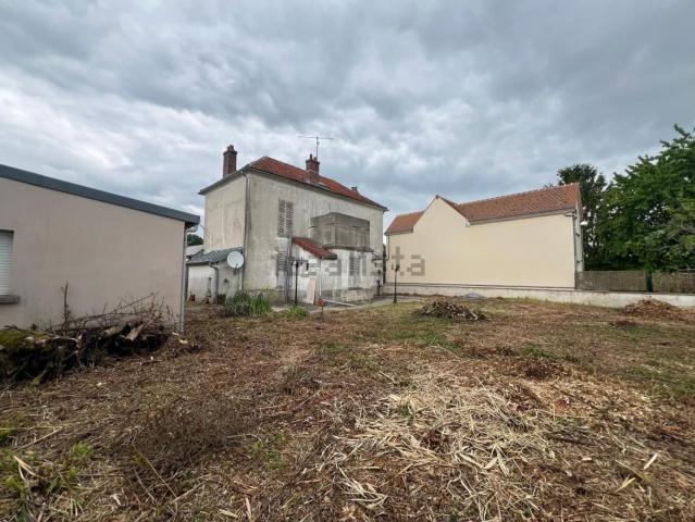 Maison, Favières