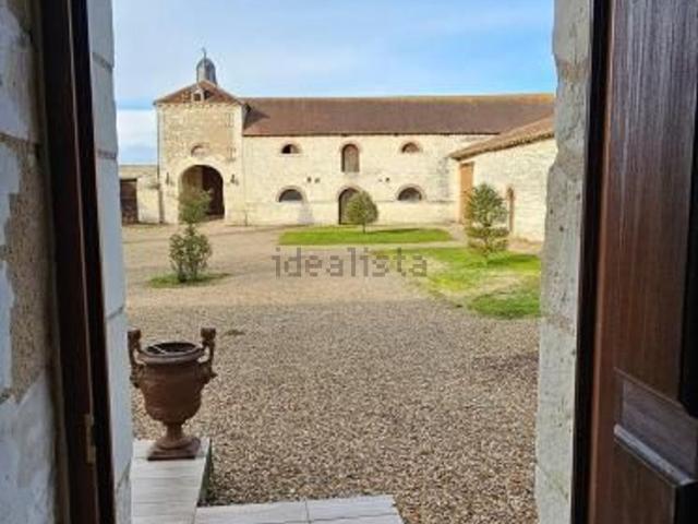 Maison, Faye la Vineuse