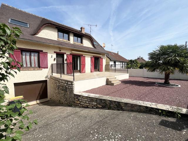Maison familial sur sous sol total Proche DOURDAN/ETAMPES/ ANGERVILLE 7 pièces 158m2