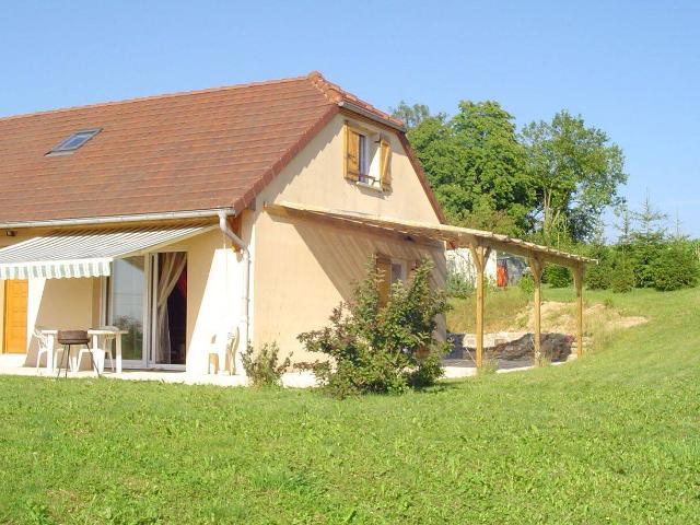 Maison familiale meublée 106 m² à Menotey 39290 – 3 ch – Grand terrain & Vue panoramique