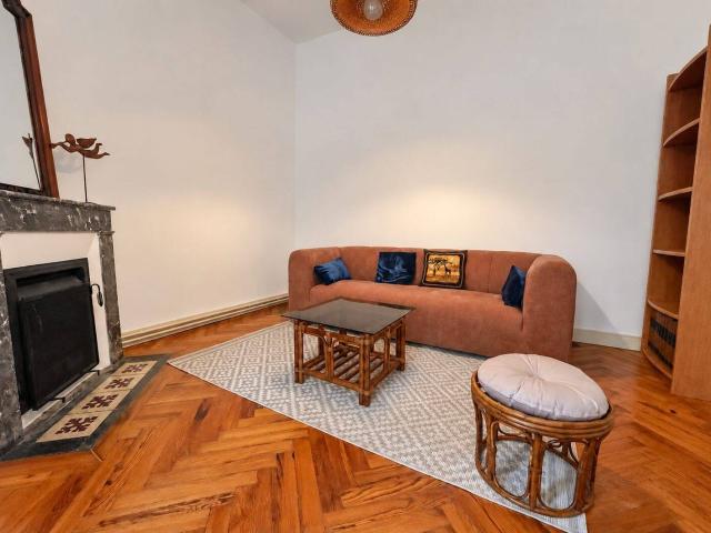 MAISON FAMILIALE MEUBLÉE – 4 CHAMBRES, JARDIN ET GARAGE – B