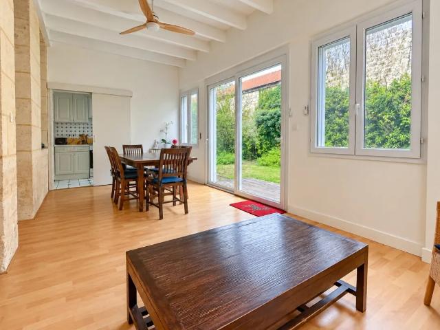 MAISON FAMILIALE MEUBLÉE – 4 CHAMBRES, JARDIN ET GARAGE – B
