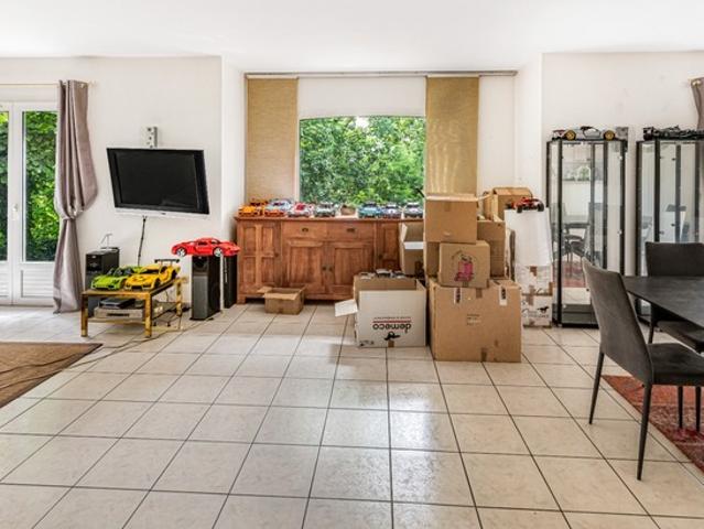 Maison familiale atypique de 170 m² avec jardin, terrasse et garage double – Collonges au Mont d'Or