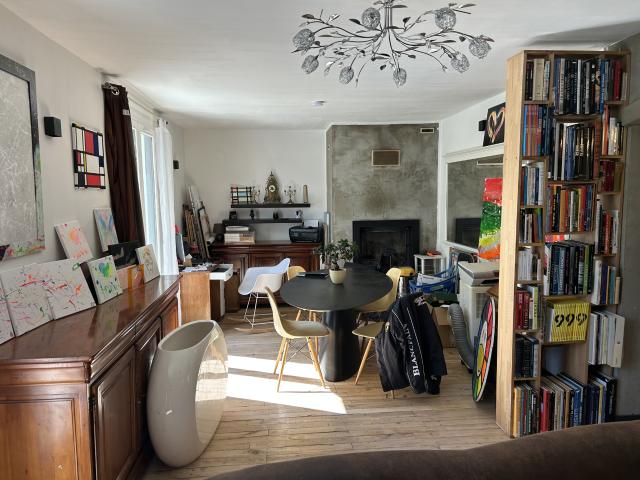 Maison familiale au cœur du village de Gilles