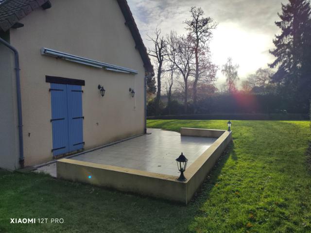 Maison familiale au calme avec grand jardin et sous sol, sec