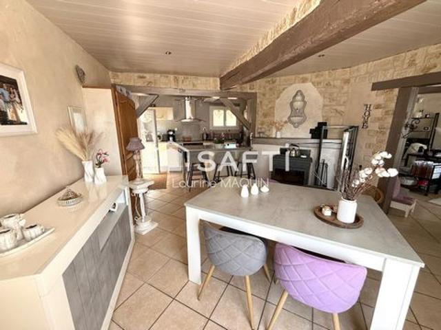 Maison familiale au calme avec grand terrain beau potentiel