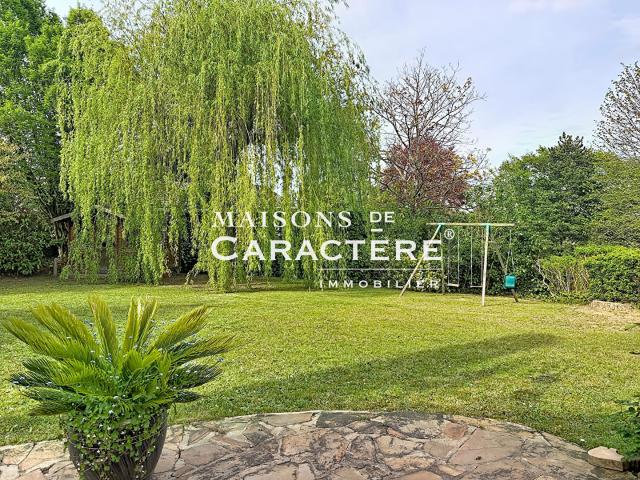 Maison familiale au sein d'un domaine recherché avec piscine, école et tennis Marsinval
