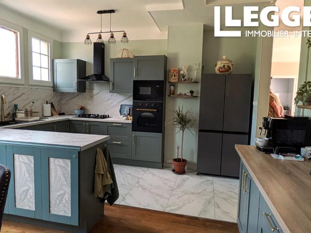 Maison familiale avec 3 chambres, atelier, dépendances et accès à la rivière situé dans hameau tranquille