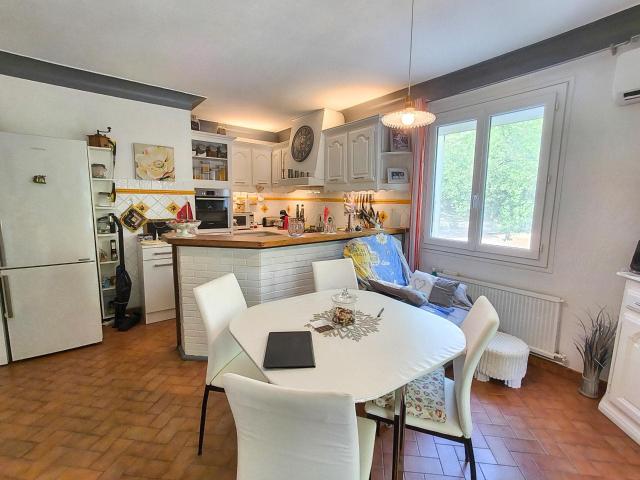 maison familiale avec 2500 m2 terrain construtible 165m² Grignan