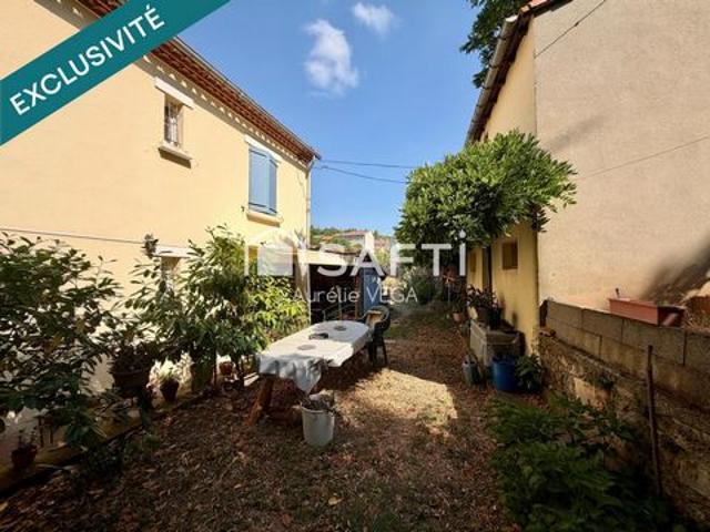 Maison familiale avec 8 300 m² de terrain et dépendance