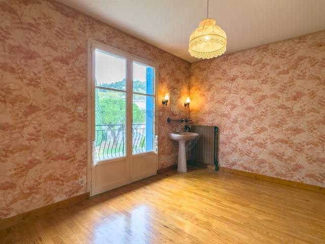 Maison familiale avec annexes et jardin à Privas 116m² Privas
