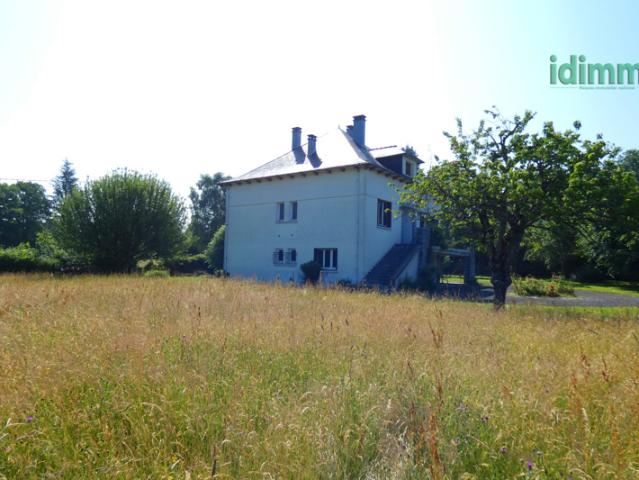 MAISON FAMILIALE AVEC APPARTEMENT