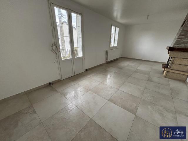 Maison familiale avec beaux volumes et terrain