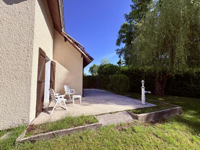 Maison familiale avec grand jardin et fort potentiel à Aoste