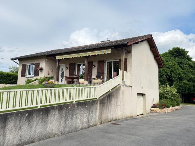 Maison familiale avec grand sous sol, jardin arboré et vue dégagée – Proche Pont de Vaux