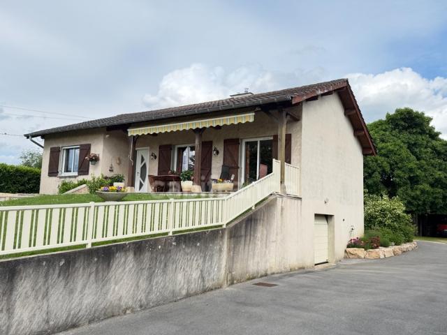 Maison familiale avec grand sous sol, jardin arboré et vue dégagée – Proche Pont de Vaux