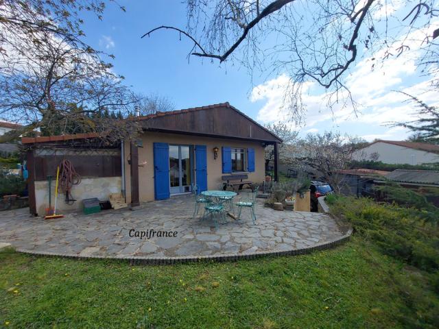 Maison familiale avec grand terrain, piscine – Saint Martin la Plaine